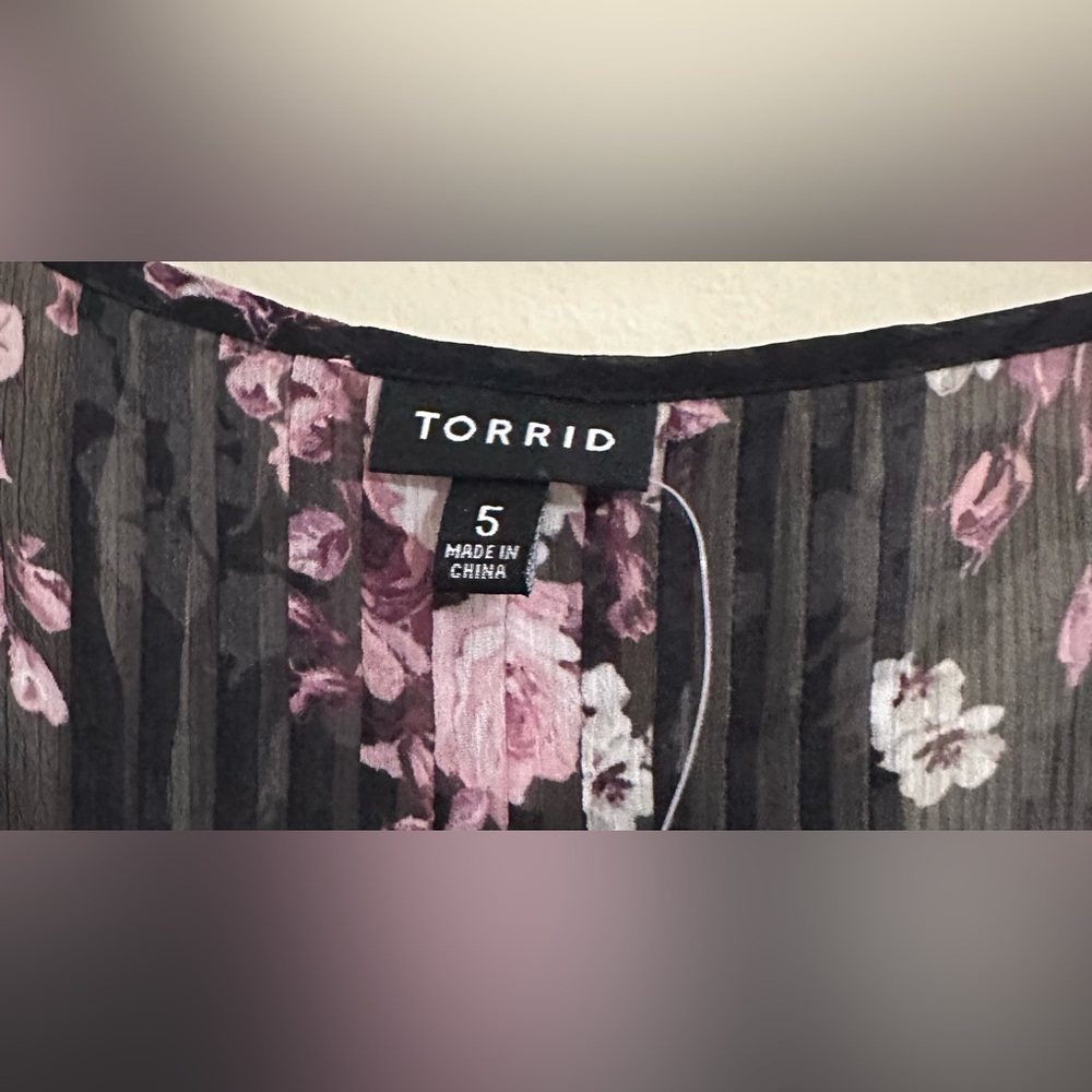 Torrid Chiffon Pintuck Blouse Size 5X Black Multi Sheer - Picture 4 of 11
